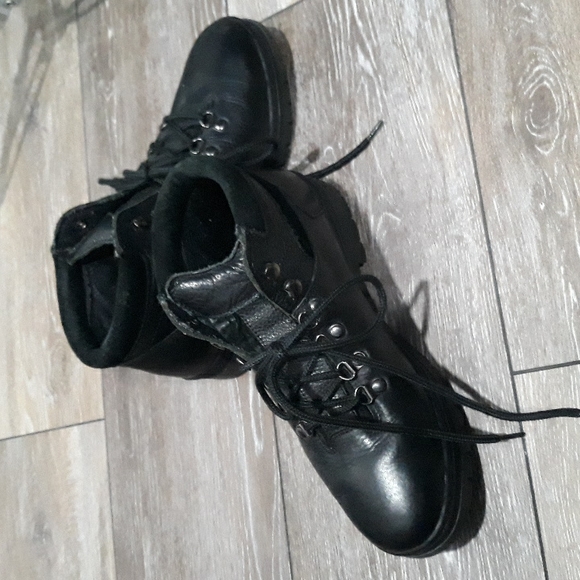 White Mountain black leather hiking boots. Size 9.5 - Picture 11 of 12